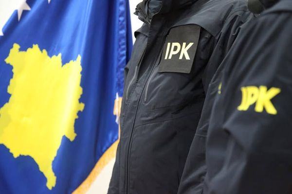 Suspendohet një polic pas incidentit me parking në një qendër tregtare