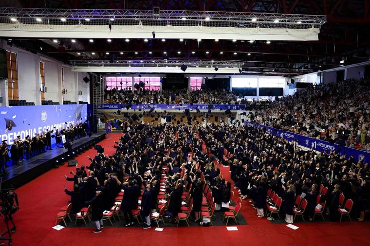 Në një organizimin madhështor, UBT mban Ceremoninë e Gradimit të studentëve të gjeneratës së 23-të