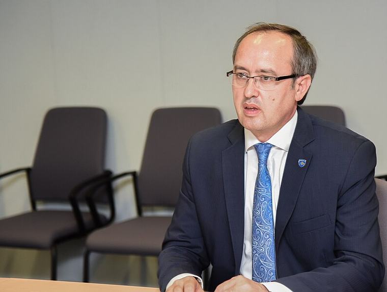 Hoti kërkon lidership të ri në LDK: Shala kryetar, Bajrami kandidate për kryeministre