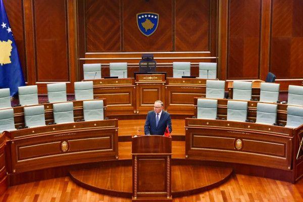 ​PDK dhe Aleanca akuzojnë Vetëvendosjen për shkelje të Kushtetutës, kundërshtojnë shtyrjen e seancës