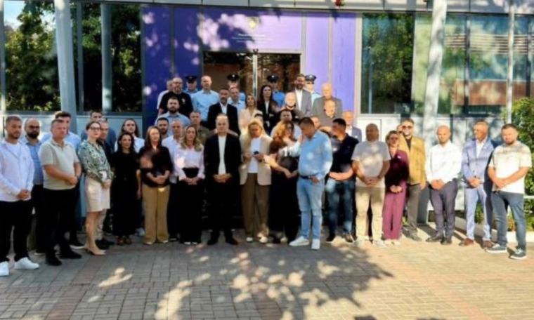 lajme PDK dhe Aleanca në protestë para Qeverisë: Kurti po e mban peng shtetin 21 orë