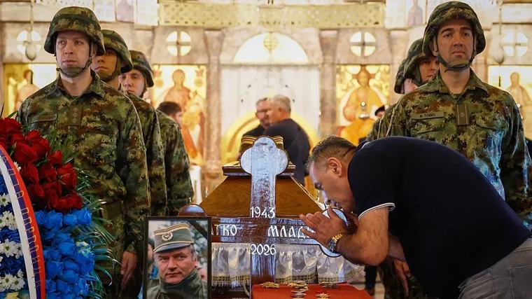 Mijëra në funeralin e Ratko Mladiqit në Beograd, pavarësisht paralajmërimeve të BE-së