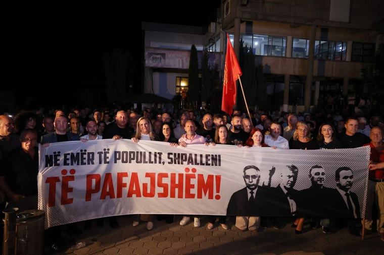 “Ora e Pritjes” nis numërimin mbrapsht edhe në Deçan, ora e lirisë për çlirimtarët