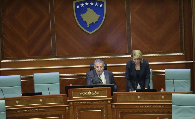 Marrëveshja LVV-LDK e bindi Deharin ta caktojë datën e vazhdimit të seancës