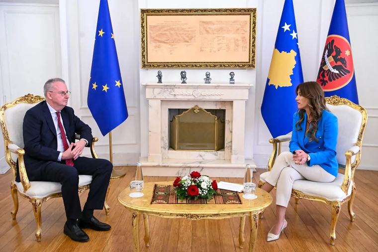 Haxhiu pret në takim shefin e BE-së në Kosovë, flasin për zhvillimet aktuale në vend