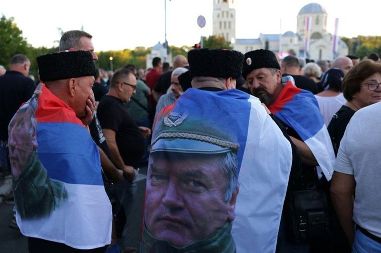 Telekomi i Bosnje e Hercegovinës ndërpreu sinjalin për kanalet në Republikës Serbe për shkak të transmetimit të funeralit të Mladiqit