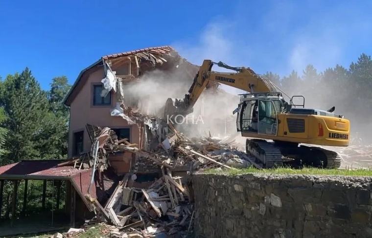 Aksion për rrënimin e objekteve pa leje në Rezallë të Zubin-Potokut