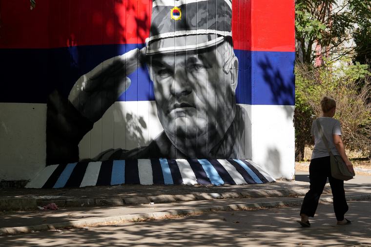Arkivoli me trupin e Mlladiqit ka mbërritur në Serbi para 5 orë