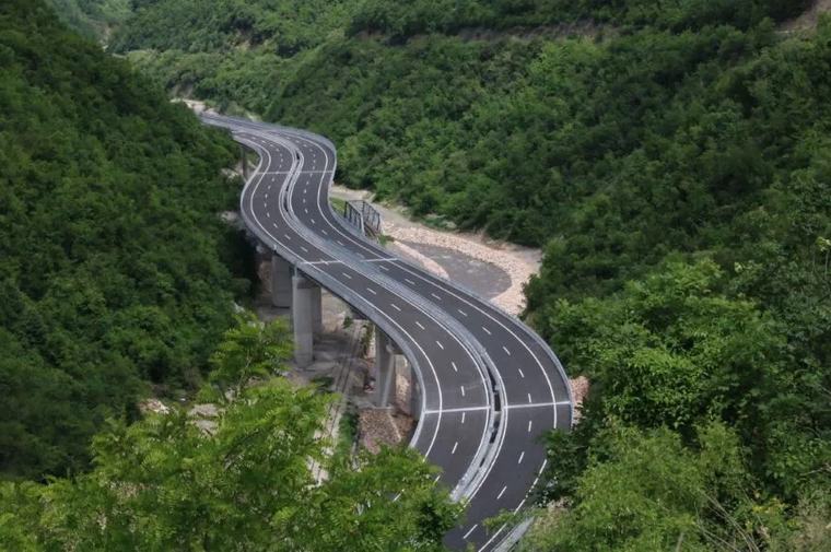 S’ka kufizim për kamionët mbi 20 tonë për të hënën