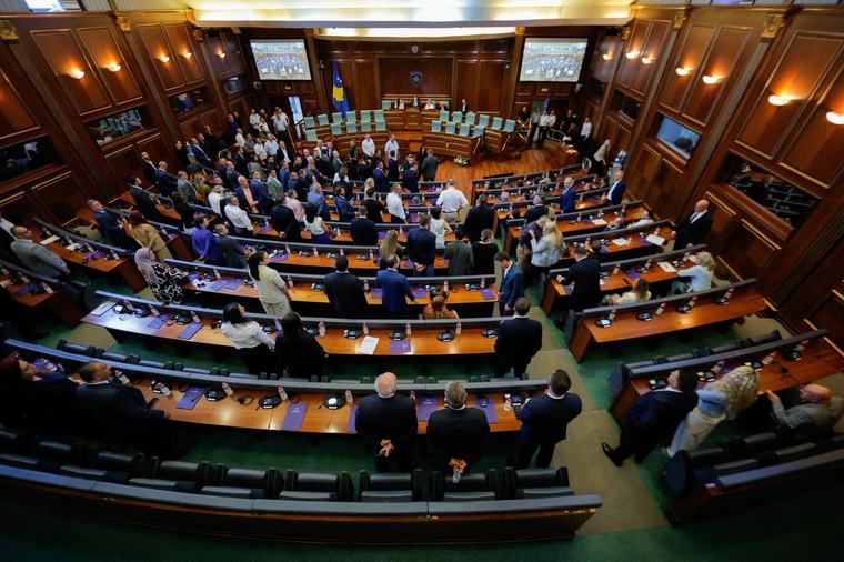 PDK e Aleanca paralajmërojnë fazë tjetër të veprimit për të “kthyer ligjshmërinë”, nga LVV kërkojnë reagimin e institucioneve të sigurisë