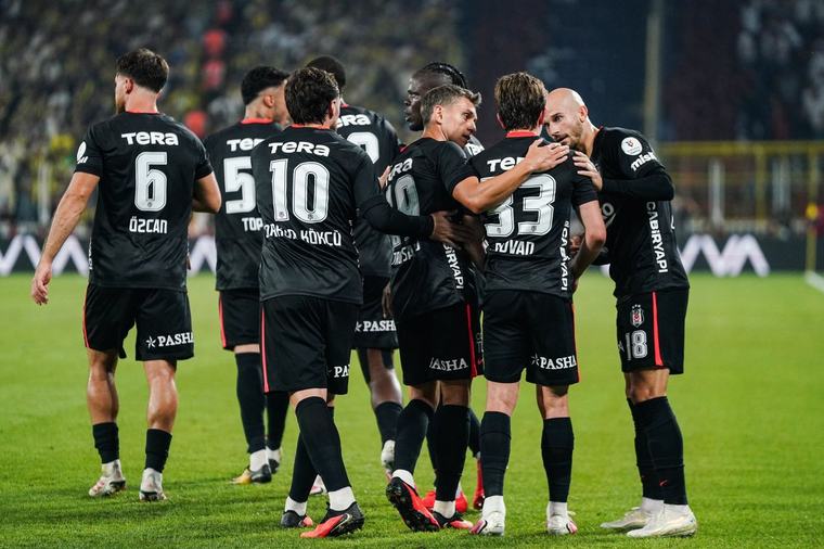 Fenerbahçe e Muriqit humb derbin ndaj Besiktasit