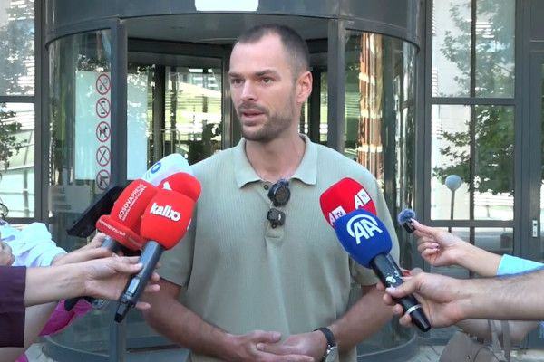 Kosova · 10:42 ​Mbrojtja e Sveçlës nuk pajtohen me shpalljen fajtor të tij, e quan të pazakontë vendimin e gjykatës